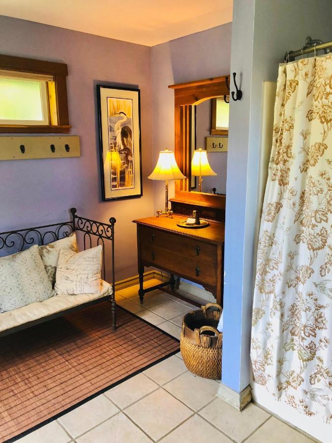 Guest house Bond Ranch Retreat